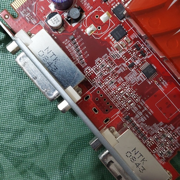 Pre-Owned ATi Radeon 256 MB Graphics Card - Picture 8 of 10